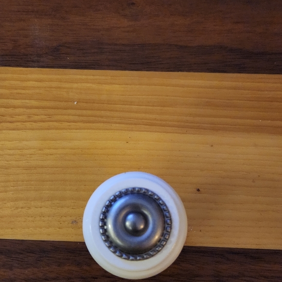 Cabinetry knobs - Picture 3 of 3